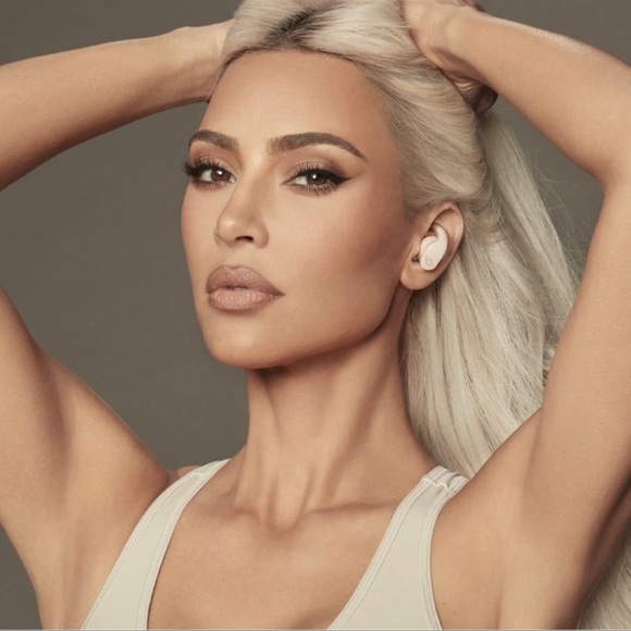 Beats Fit Pro x Kim Kardashian - Moon - Picture 2 of 8